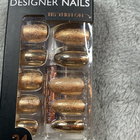 Pretty Woman Designer Nails - Picture 5 of 5